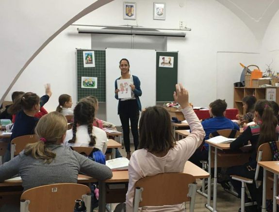 „Pályakezdő tanítónőként olykor még gondot okoz a helyes román beszéd”